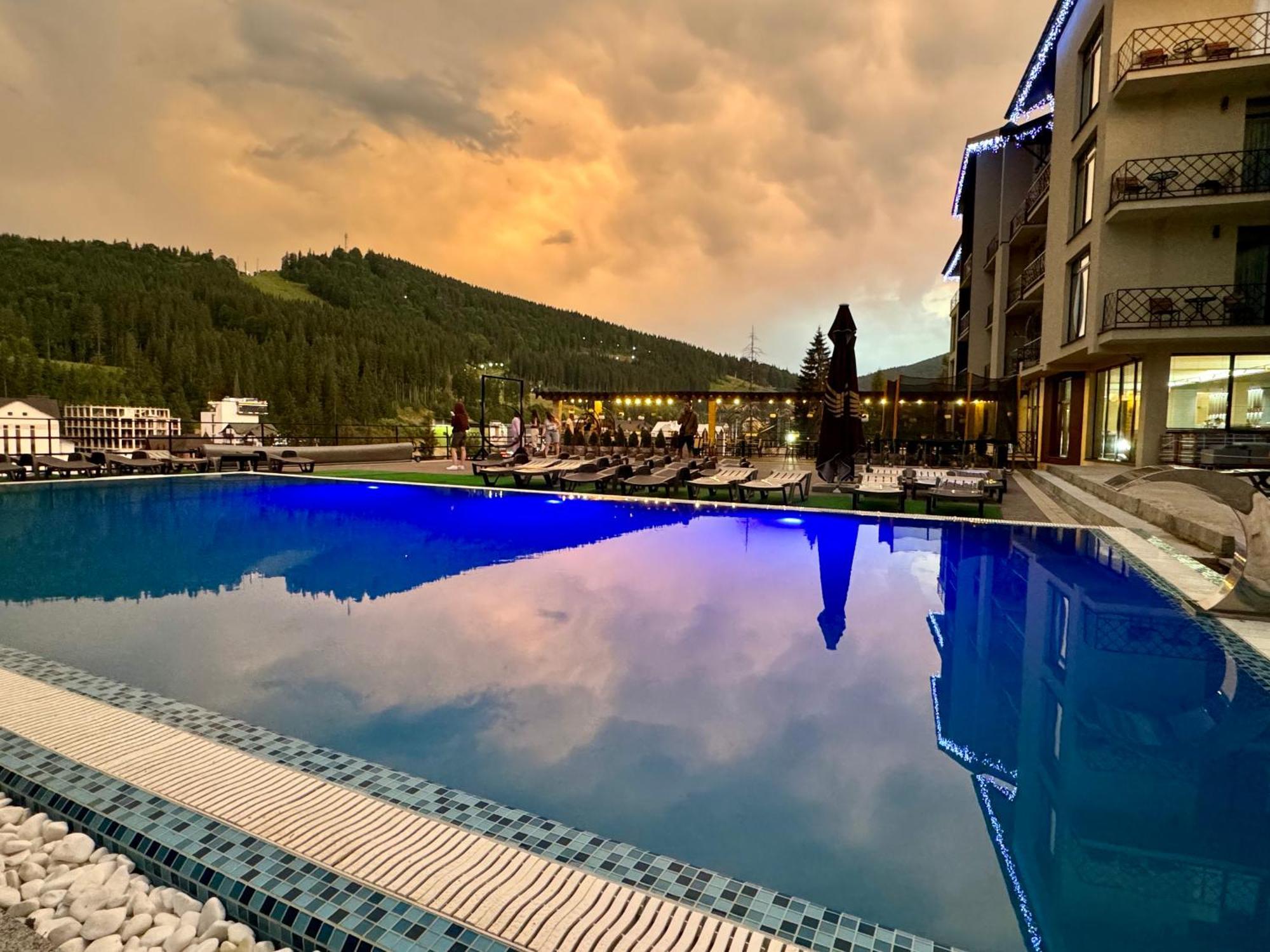 Gold Palace Wellness & Spa Bukovel Exterior photo